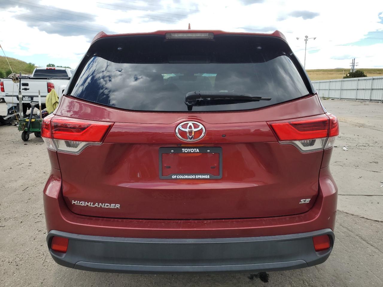 5TDKZRFH5HS524821 2017 Toyota Highlander Se