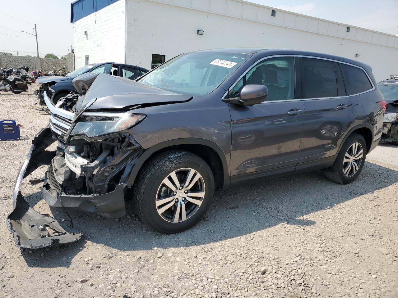 5FNYF6H70HB033812 2017 HONDA PILOT - Image 1