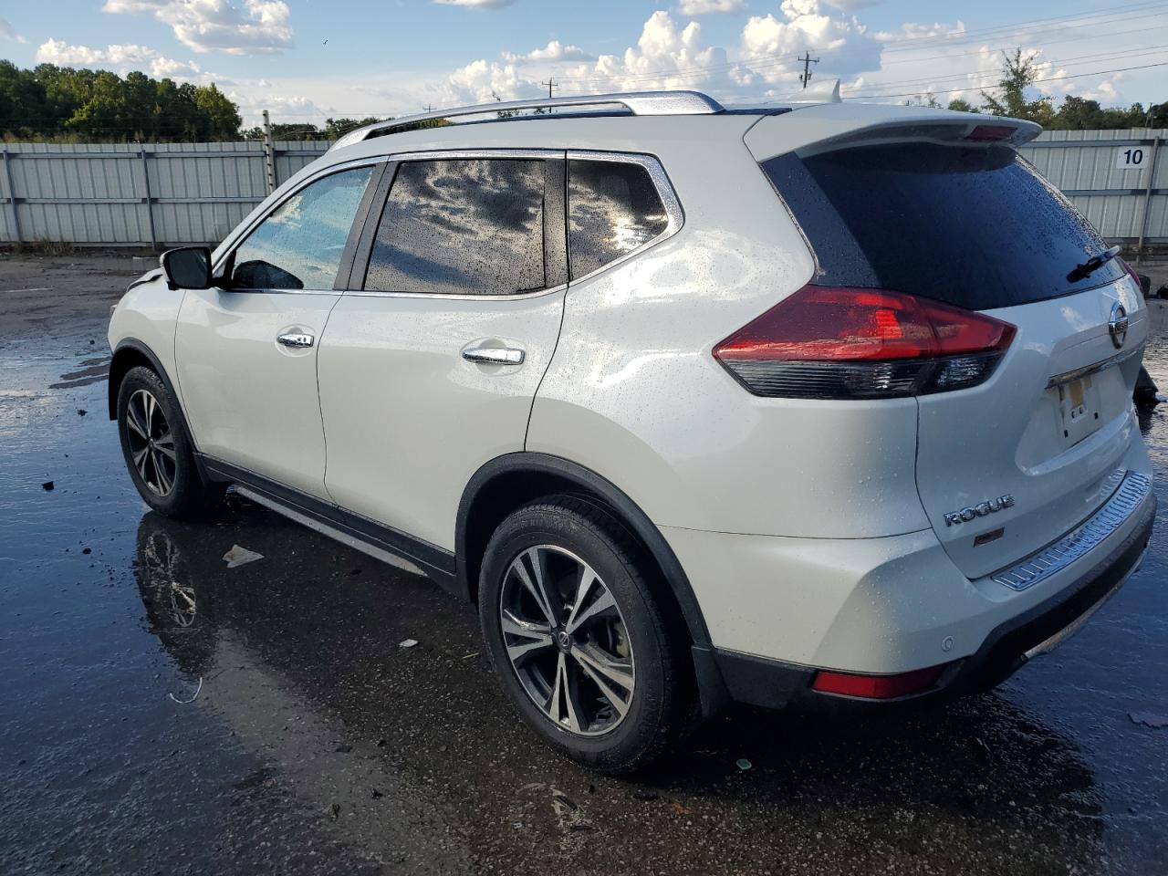 JN8AT2MT5KW268090 2019 NISSAN ROGUE - Image 2