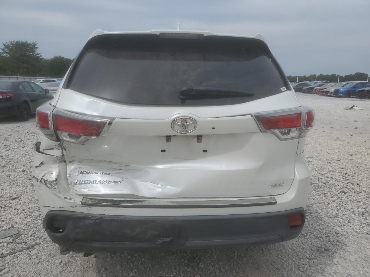 5TDKKRFH4GS139687 2016 Toyota Highlander Xle