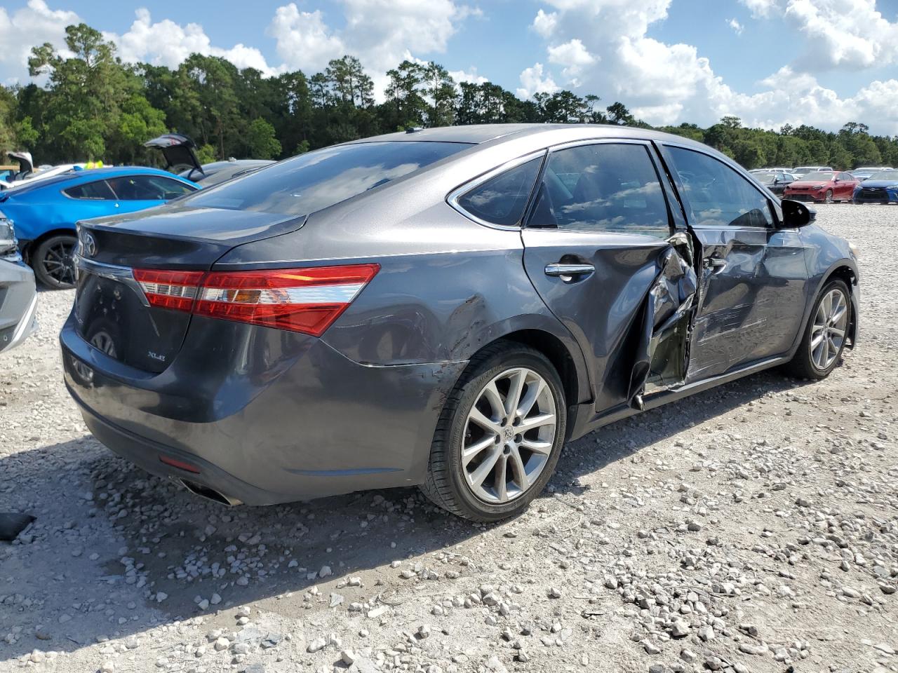 2014 Toyota Avalon - Image 3