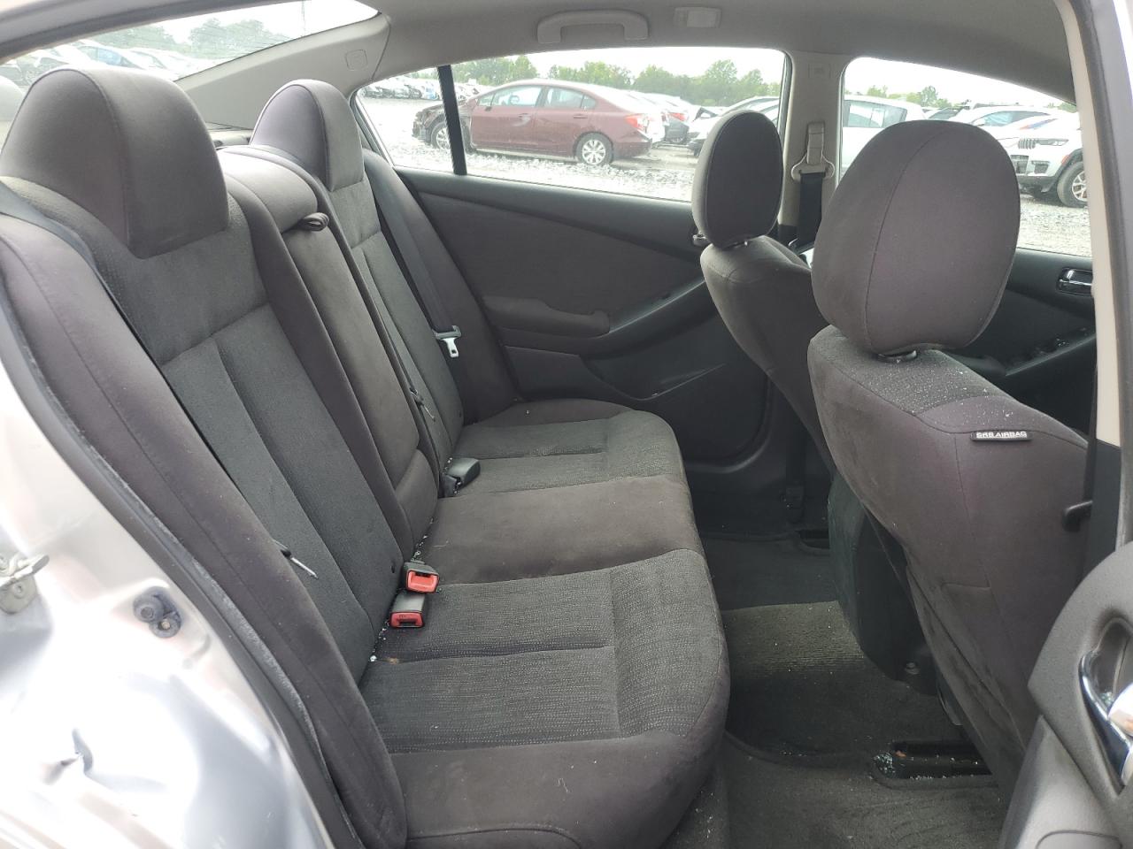 2012 Nissan Altima - Image 10