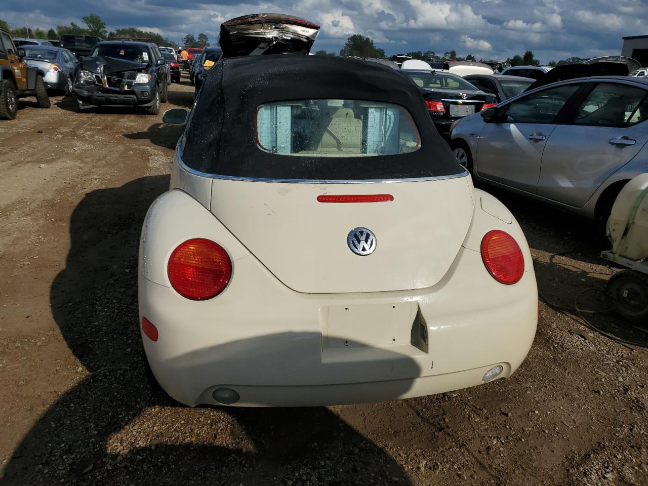 3VWCK21Y03M332574 2003 Volkswagen New Beetle Gls