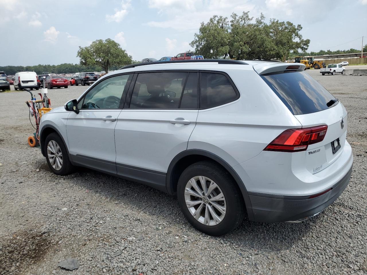 3VV1B7AX2JM033990 2018 Volkswagen Tiguan S