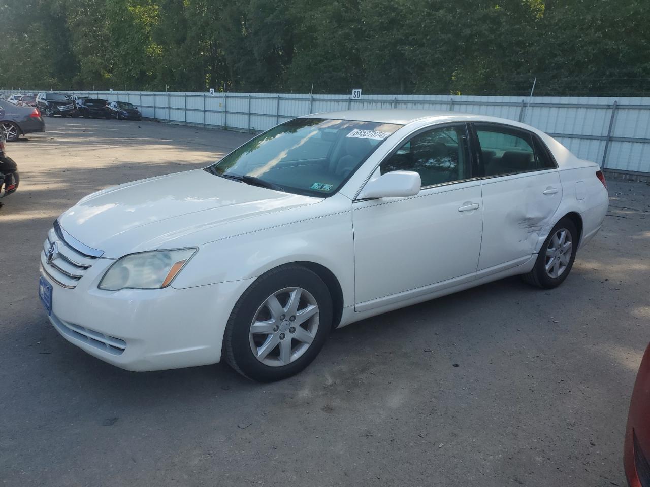 2006 Toyota Avalon - Image 1