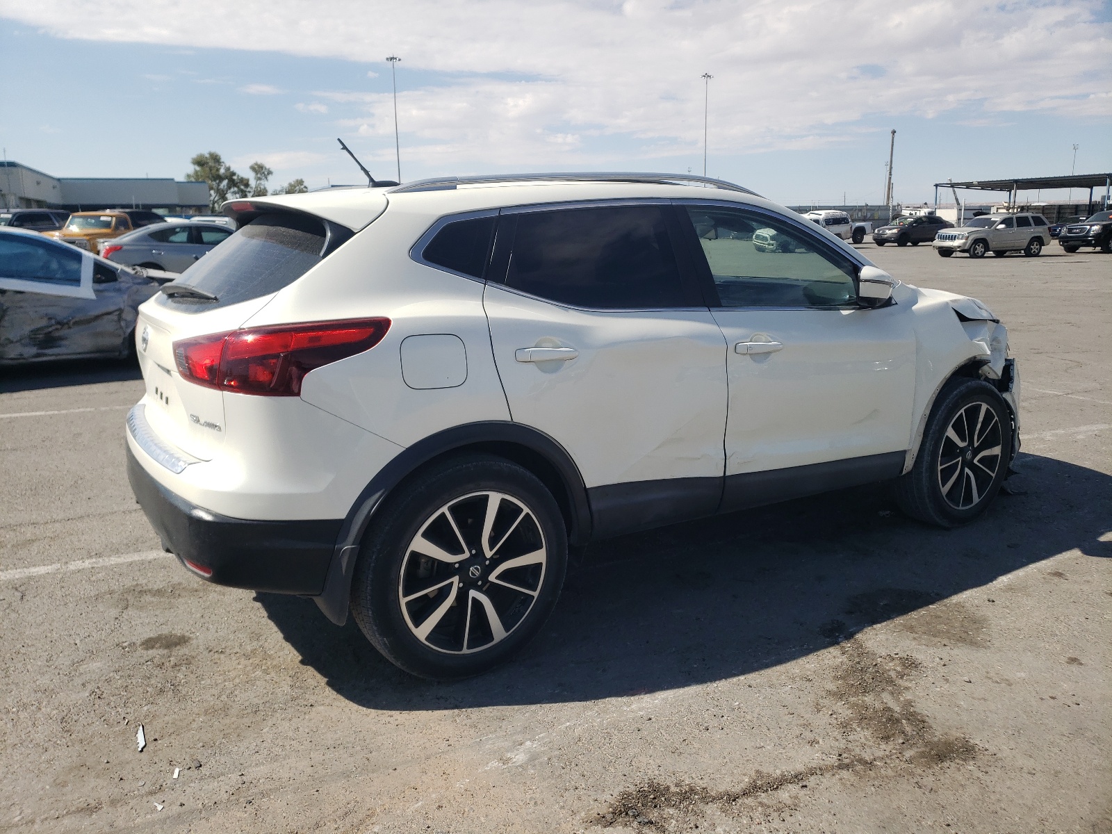 JN1BJ1CR2JW294119 2018 Nissan Rogue Sport S