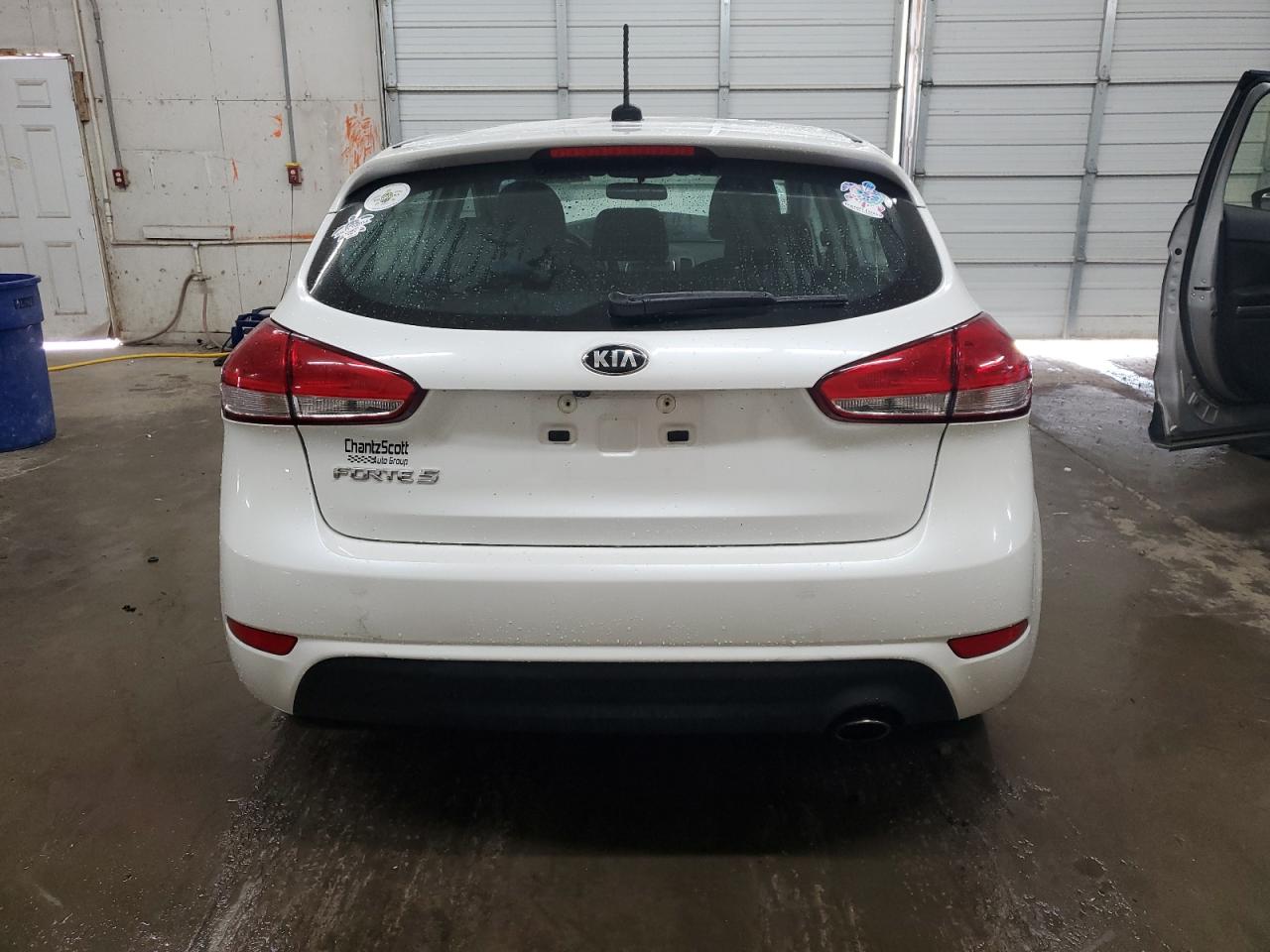 KNAFK5A88H5718977 2017 Kia Forte Lx