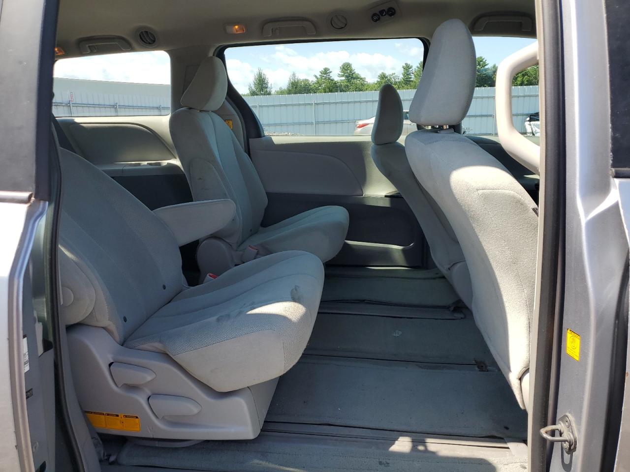 2012 Toyota Sienna - Image 11
