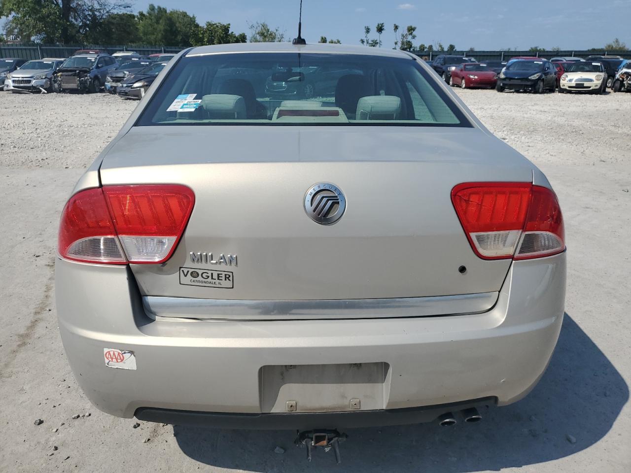 2010 Mercury Milan VIN: 3MEHM0HA2AR633992 Lot: 68164104