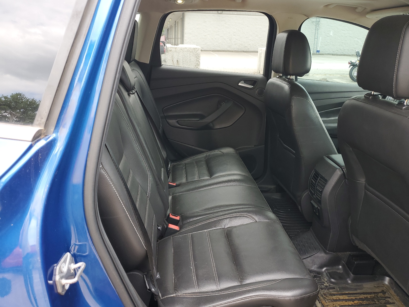 1FMCU0JD5HUB39950 2017 Ford Escape Titanium