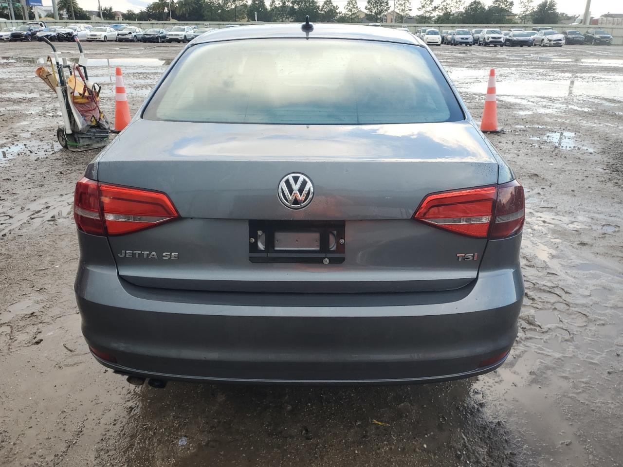 2015 Volkswagen Jetta - Image 6