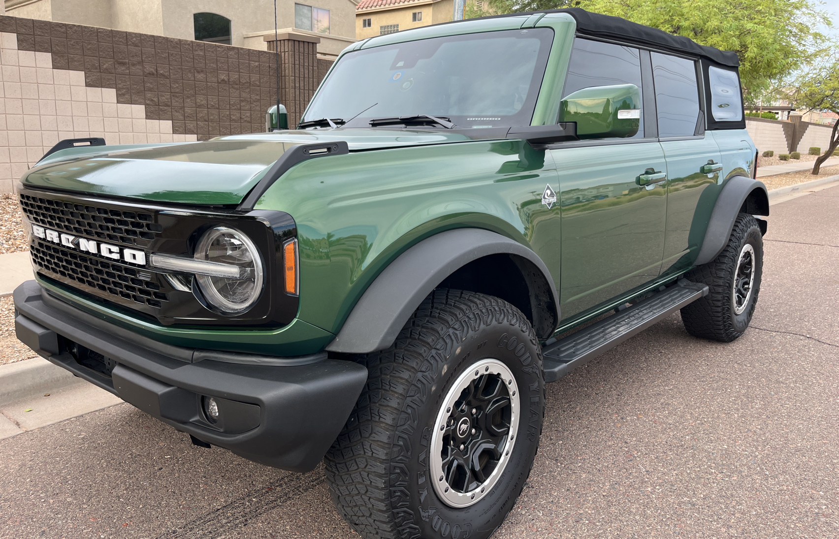 2022 Ford Bronco Base vin: 1FMEE5DP9NLB65056