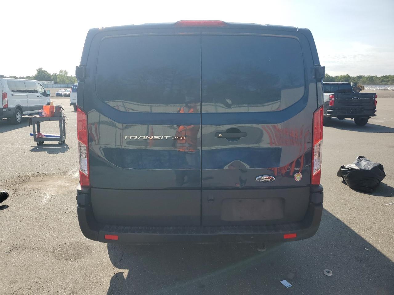 1FTBR1Y84NKA83667 2022 Ford Transit T-250