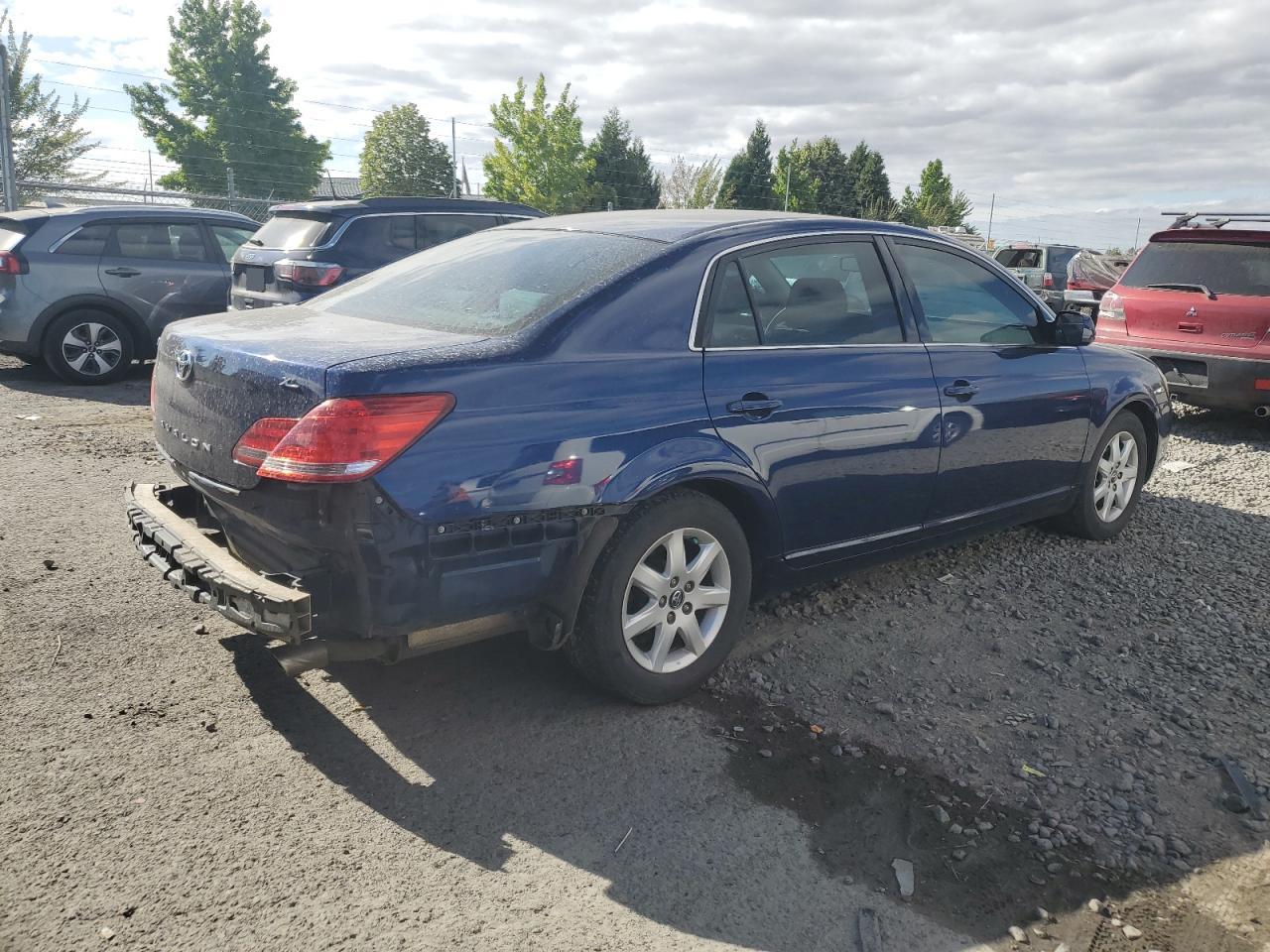 2005 Toyota Avalon - Image 3
