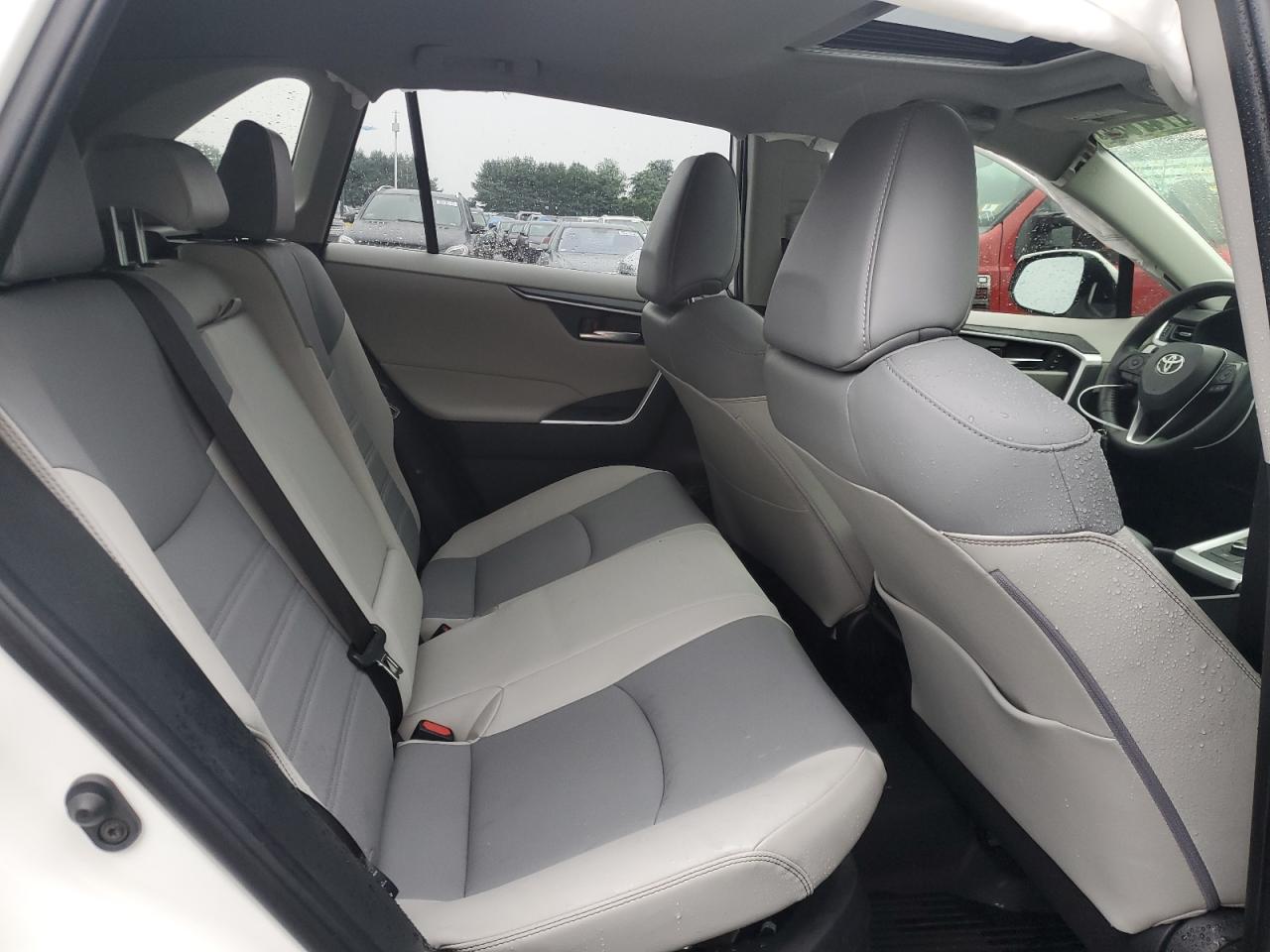 2022 Toyota Rav4 Xle Premium VIN: JTMB6RFV0ND076512 Lot: 66112124