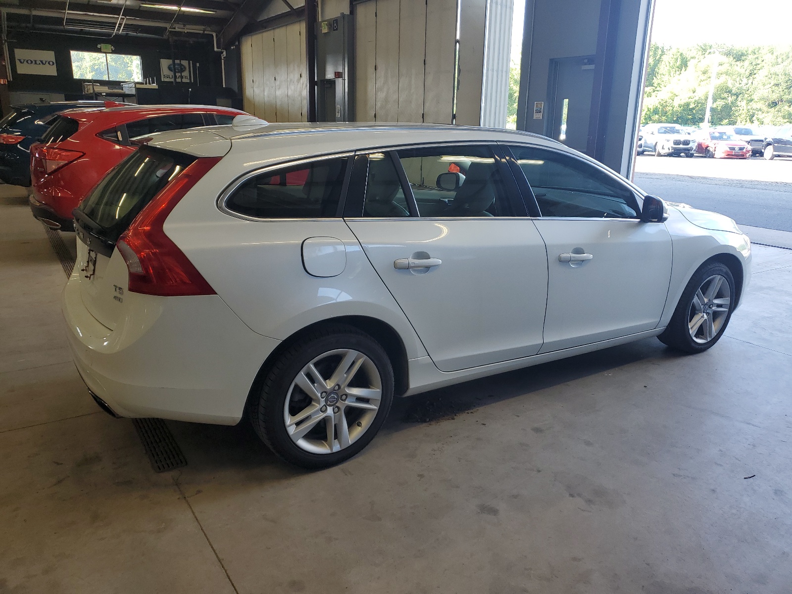 YV1612SB3F1211739 2015 Volvo V60 Premier