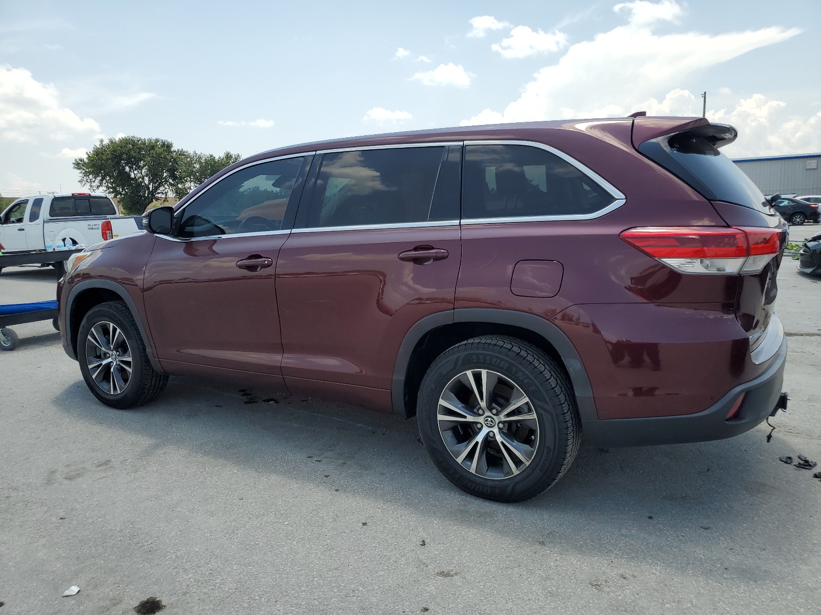 2018 Toyota Highlander Le vin: 5TDZZRFH1JS277754