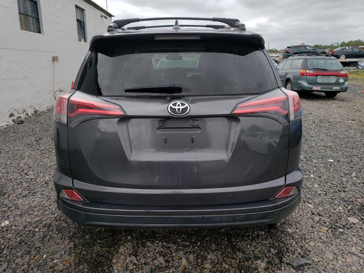 JTMZFREV1HJ120328 2017 Toyota Rav4 Le