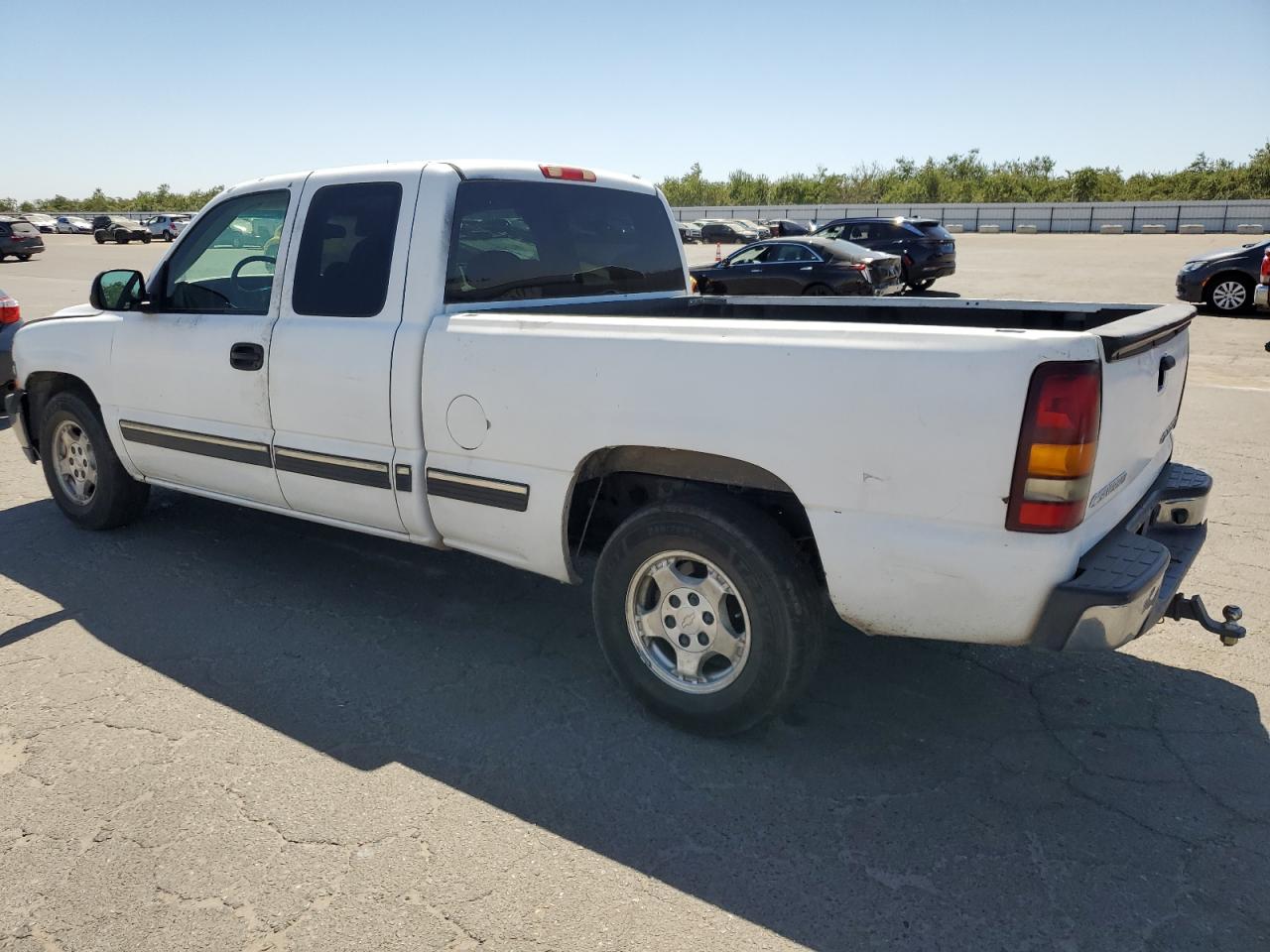 2000 Chevrolet Silverado - Image 2