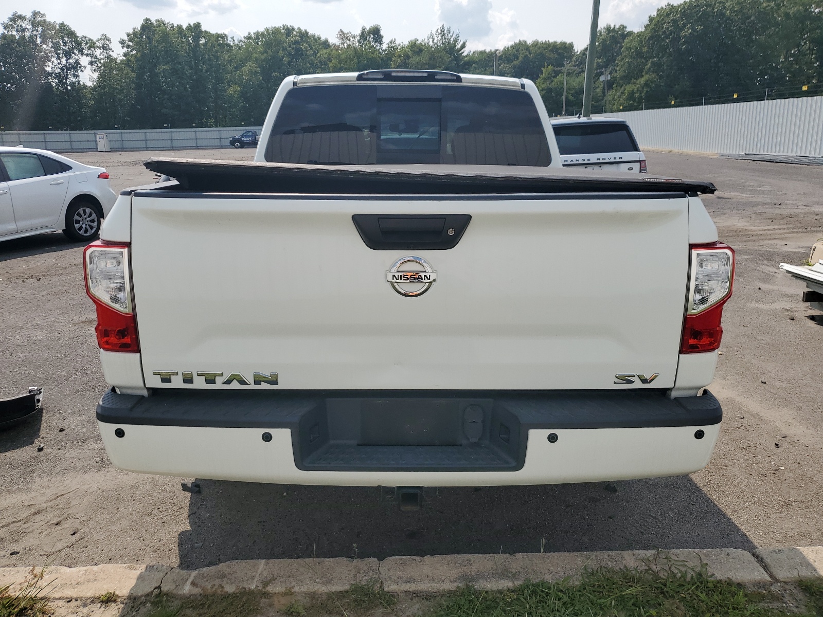 1N6AA1E68HN573650 2017 Nissan Titan Sv