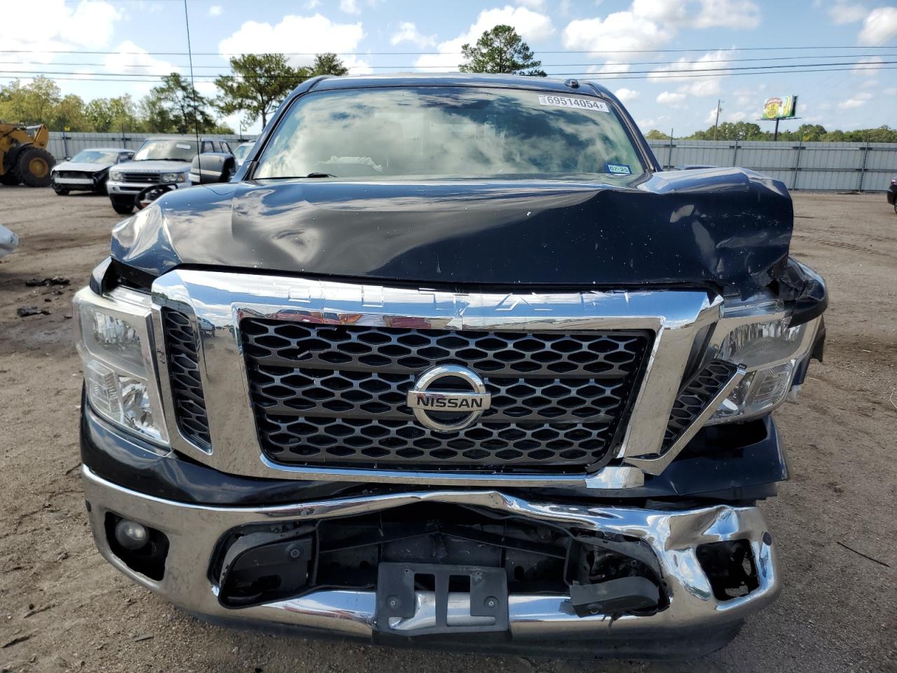2017 Nissan Titan - Image 5