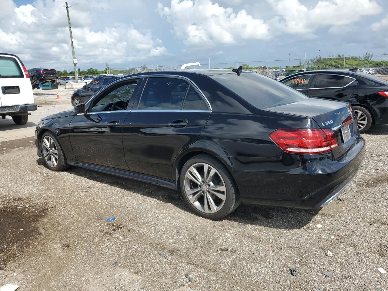 2014 Mercedes-Benz E 350 VIN: WDDHF5KB1EA951487 Lot: 69383644