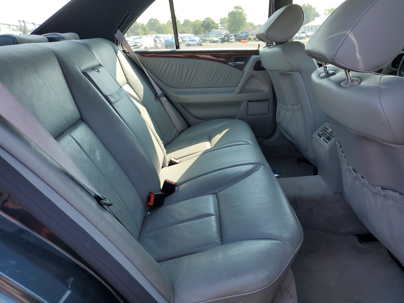 WDBJF82F6WX007889 1998 Mercedes-Benz E 320 4Matic