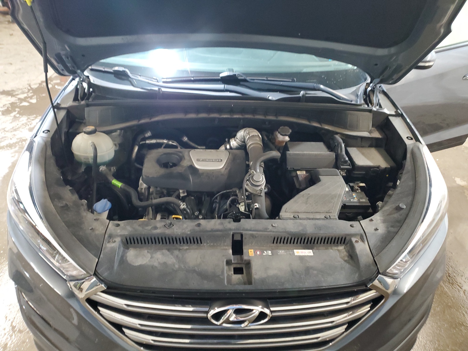 KM8J3CA29JU636595 2018 Hyundai Tucson Value