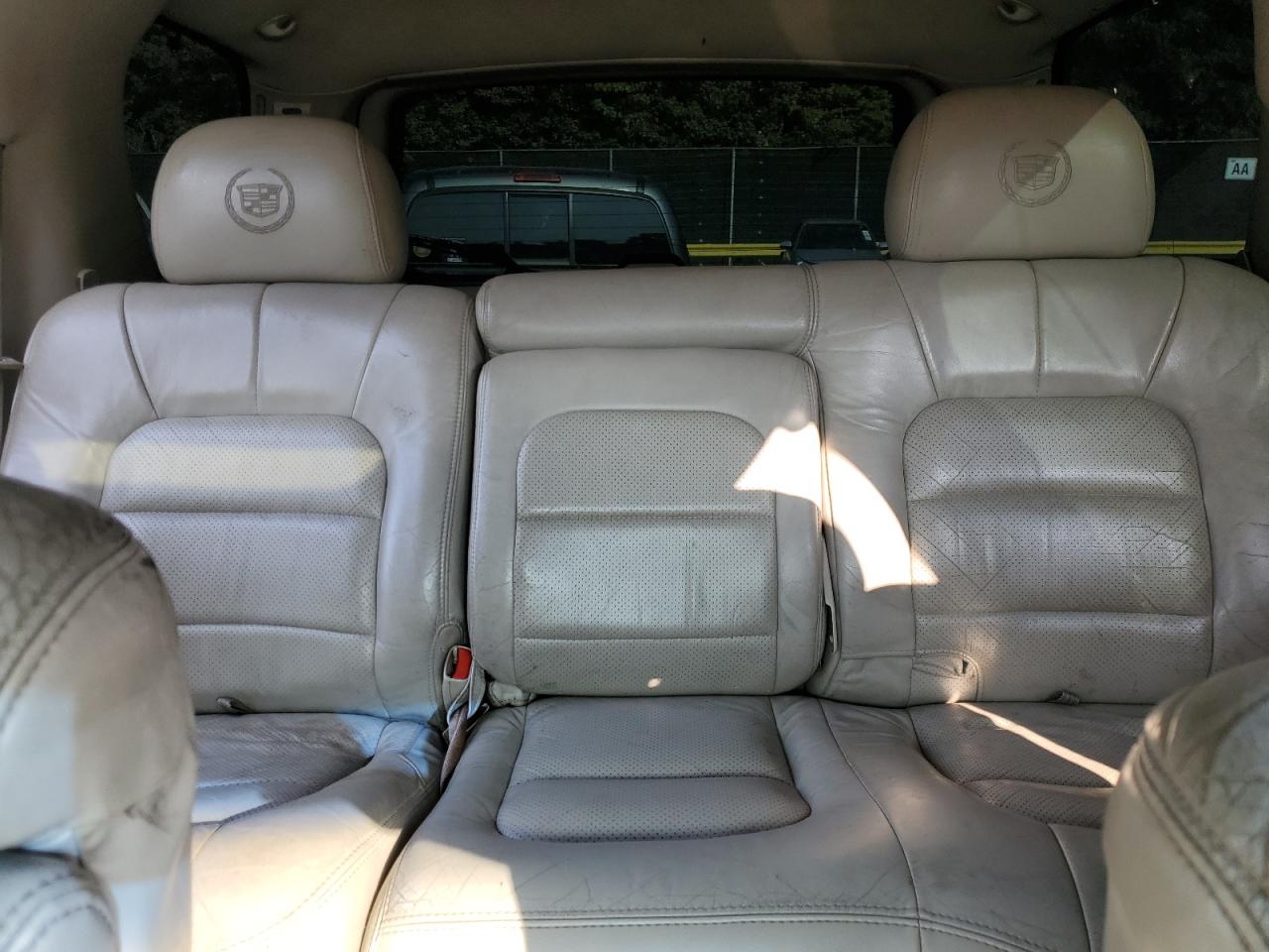 1GYEK63N42R281075 2002 Cadillac Escalade Luxury