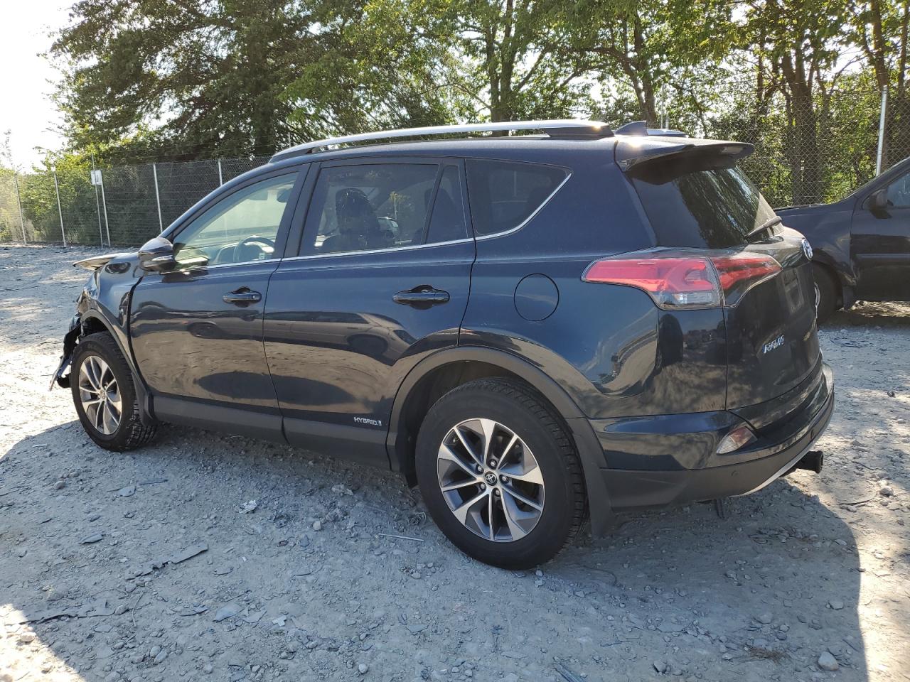 JTMRJREV1HD117264 2017 TOYOTA RAV 4 - Image 2