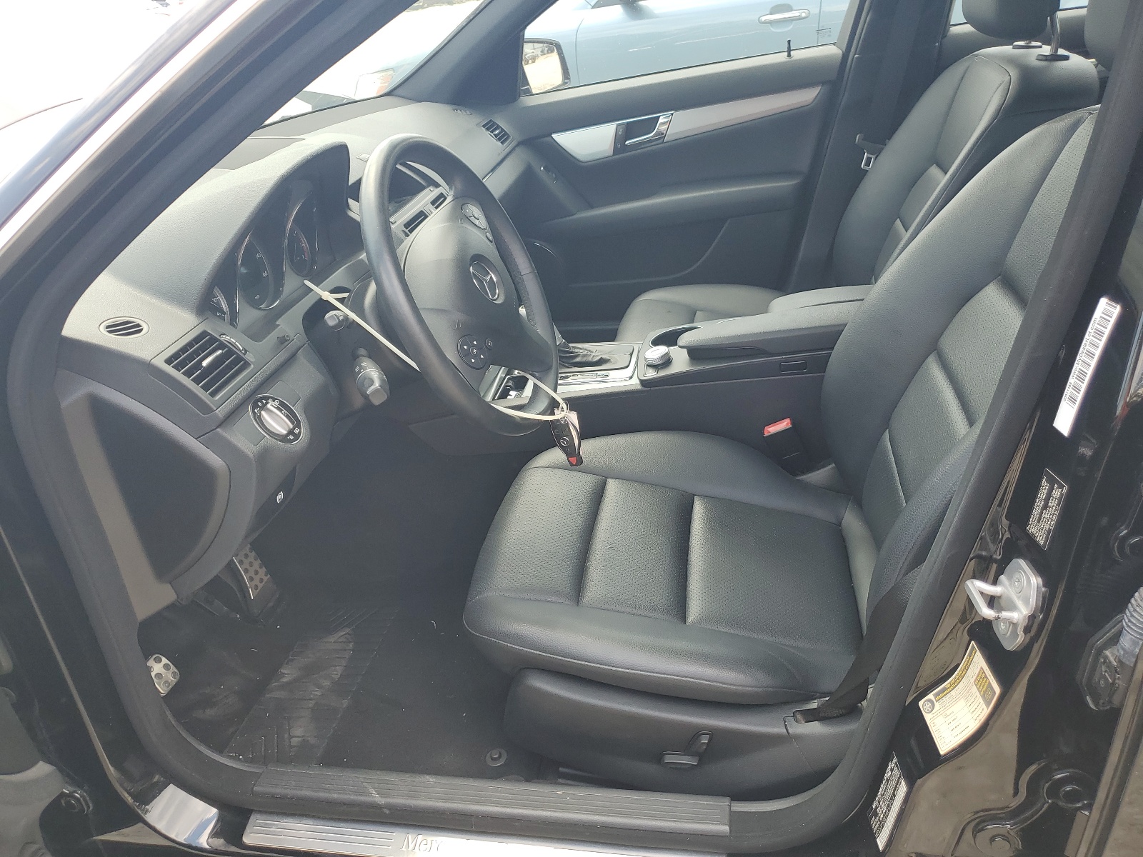 WDDGF5EB1AR122924 2010 Mercedes-Benz C 300