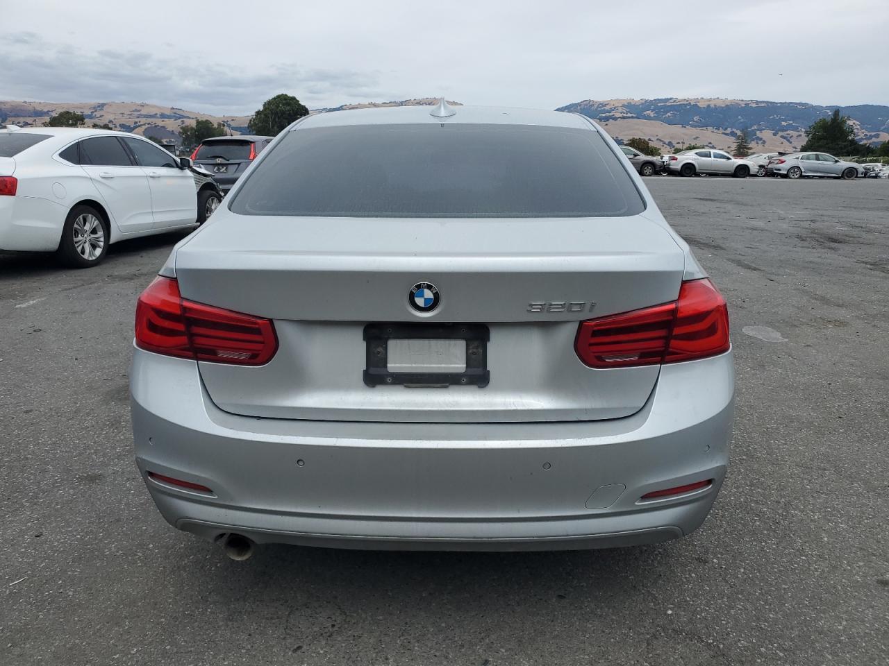 2017 BMW 320 I VIN: WBA8A9C37HK864440 Lot: 68380264