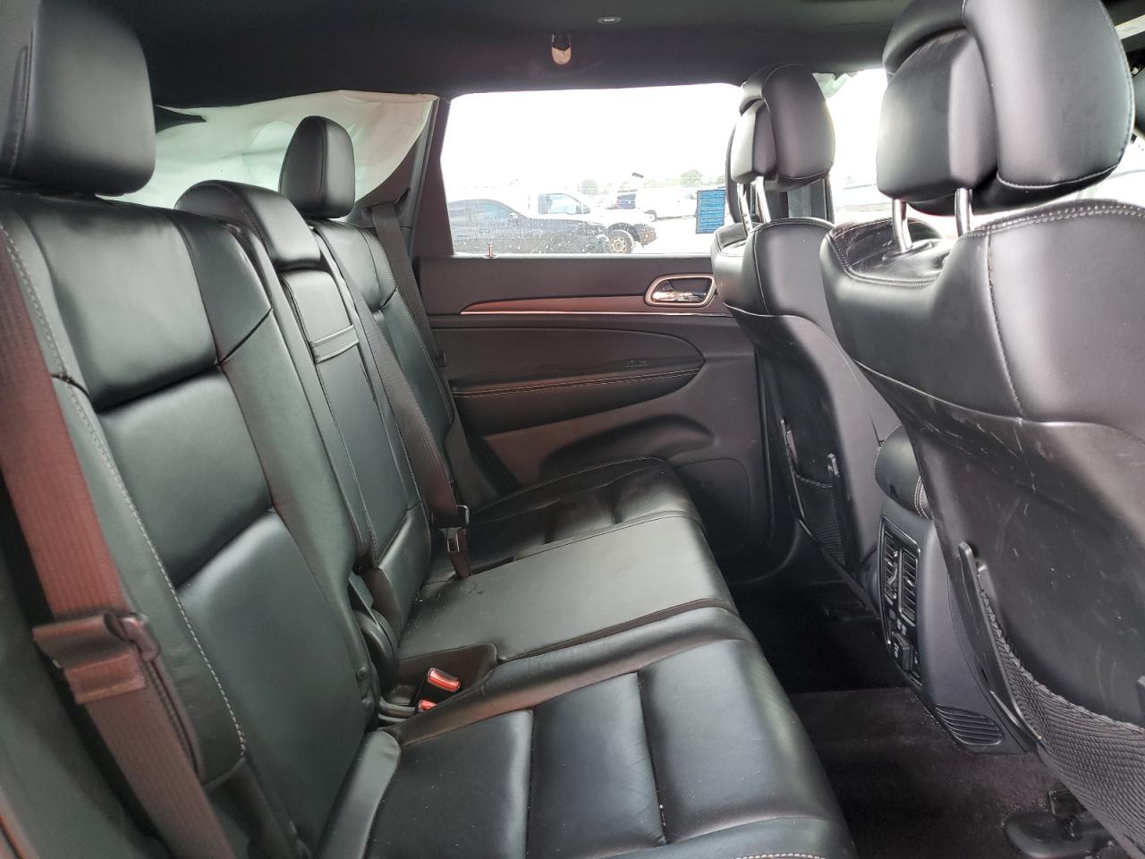 2017 Jeep Grand Cherokee - Image 11