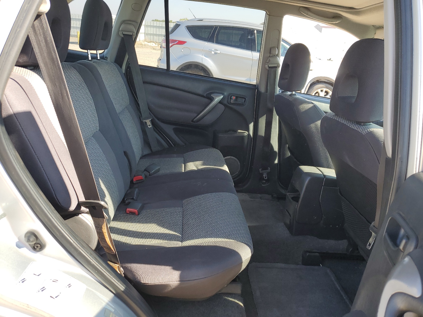 JTEHD20V940024068 2004 Toyota Rav4