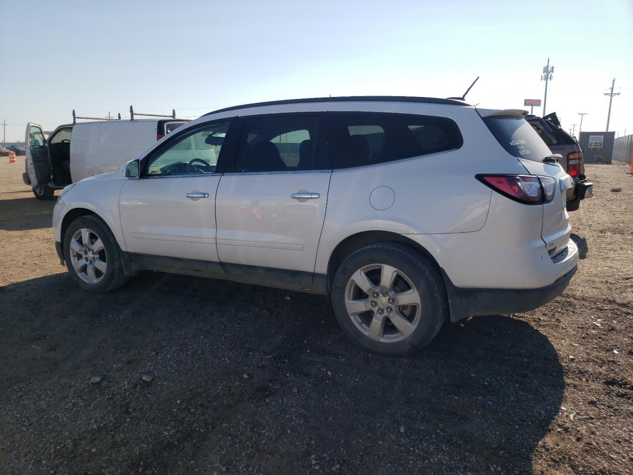 1GNKVGKD5GJ124330 2016 CHEVROLET TRAVERSE - Image 2