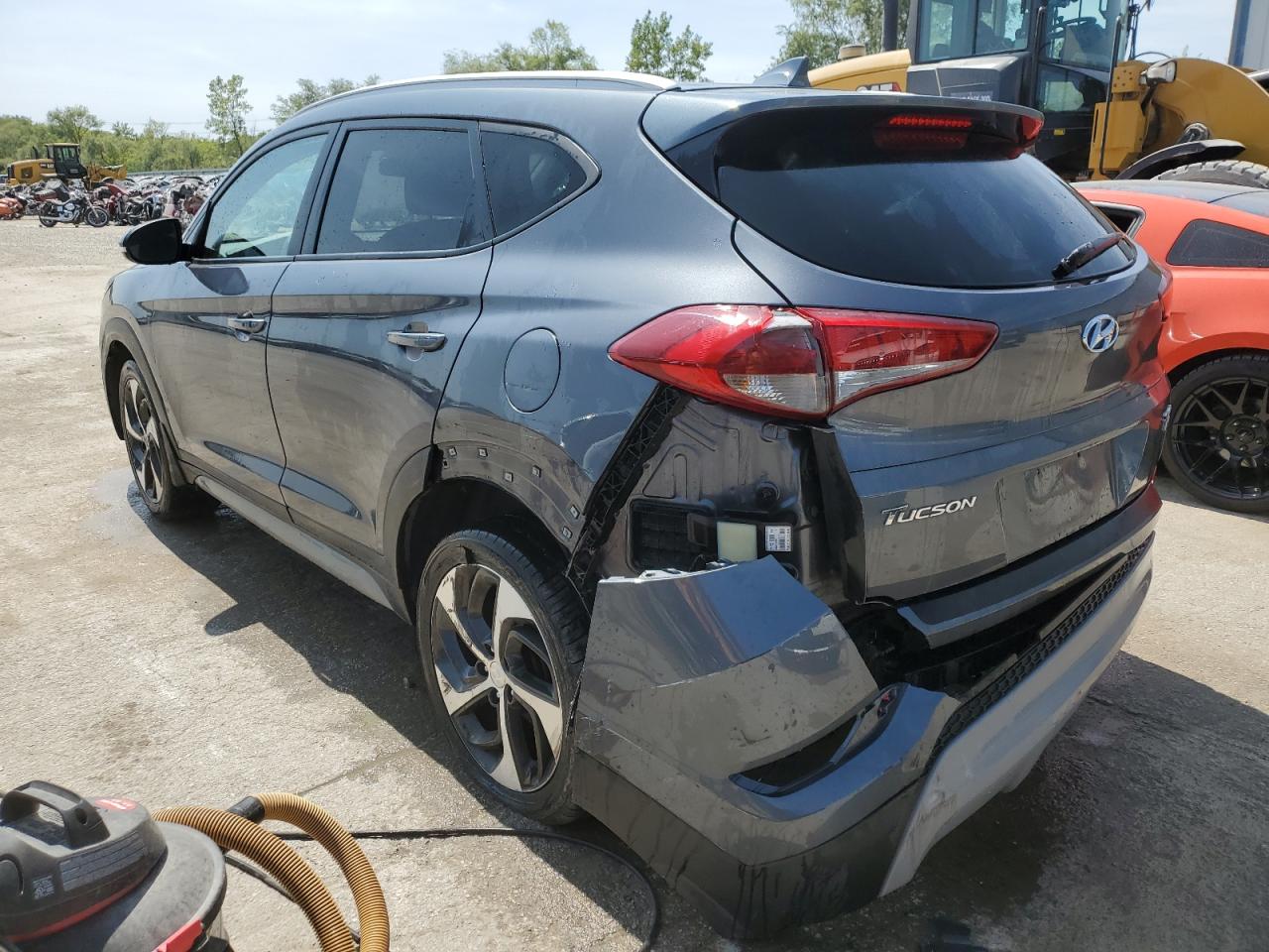 KM8J3CAL0JU770985 2018 HYUNDAI TUCSON - Image 2