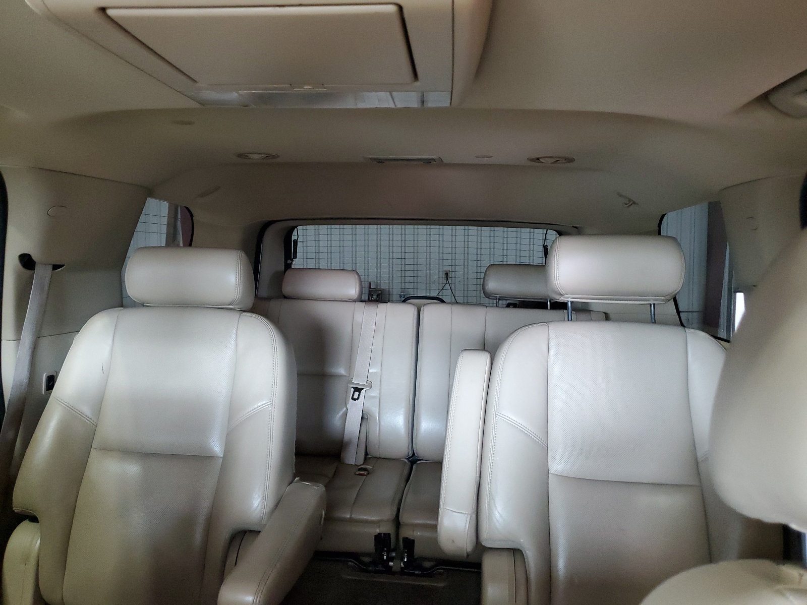 1GYUKBEF2AR283528 2010 Cadillac Escalade Luxury