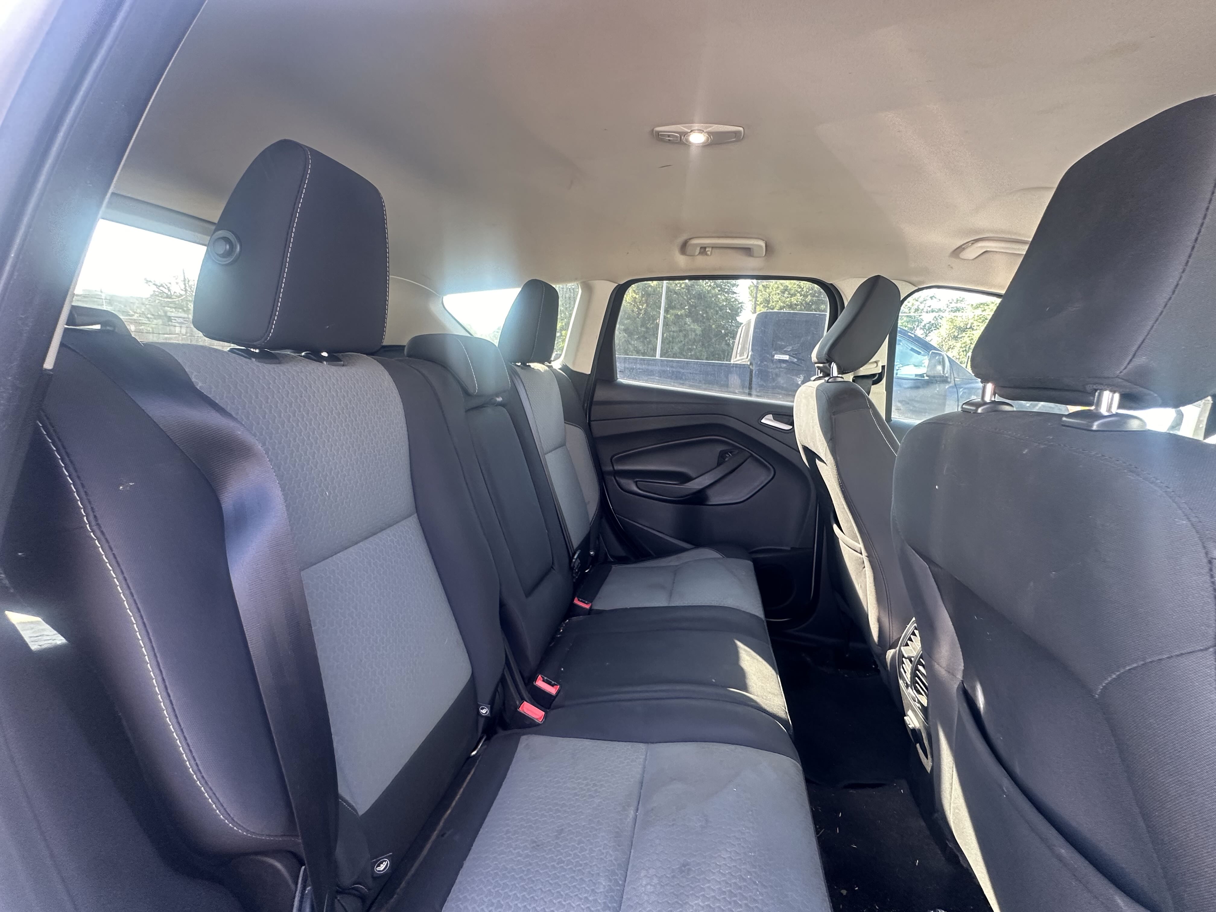 1FMCU0GD4KUB10907 2019 Ford Escape Se