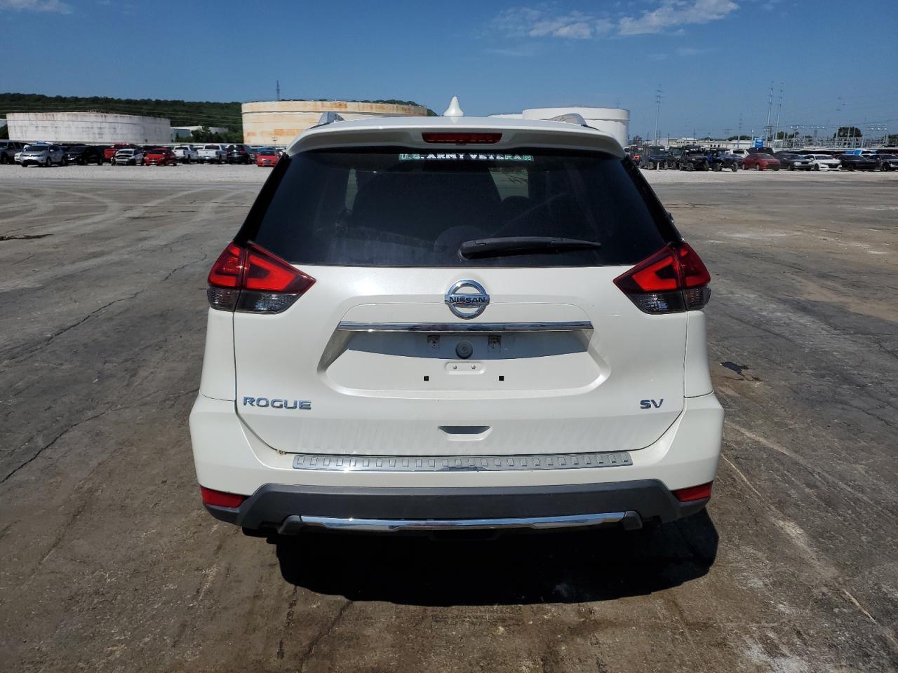 2017 Nissan Rogue - Image 6