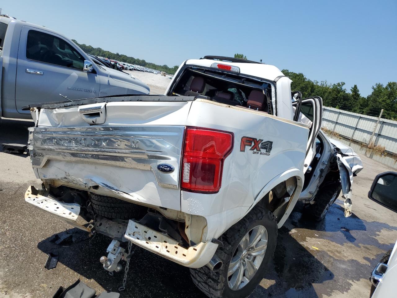 VIN 1FTEW1E55KFB76136 2019 FORD F-150 no.3