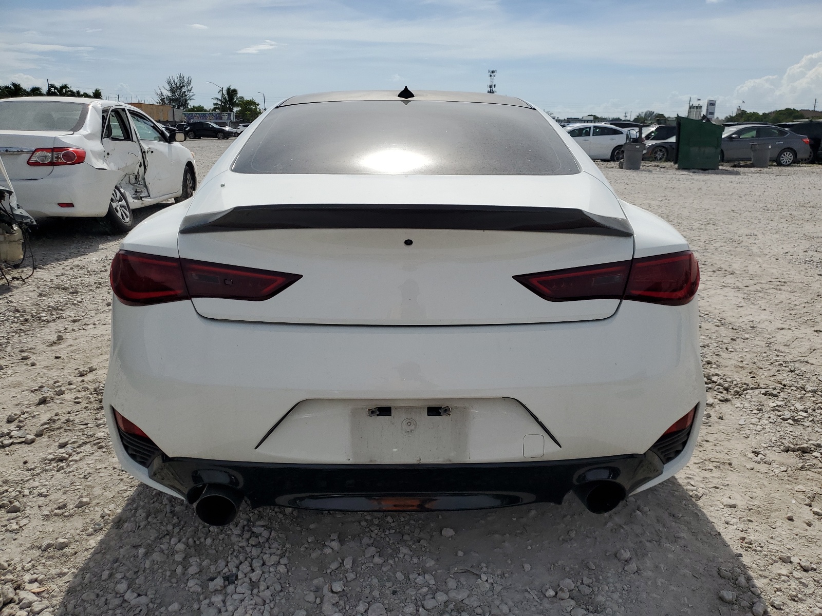 JN1EV7EL4JM391198 2018 Infiniti Q60 Luxe 300