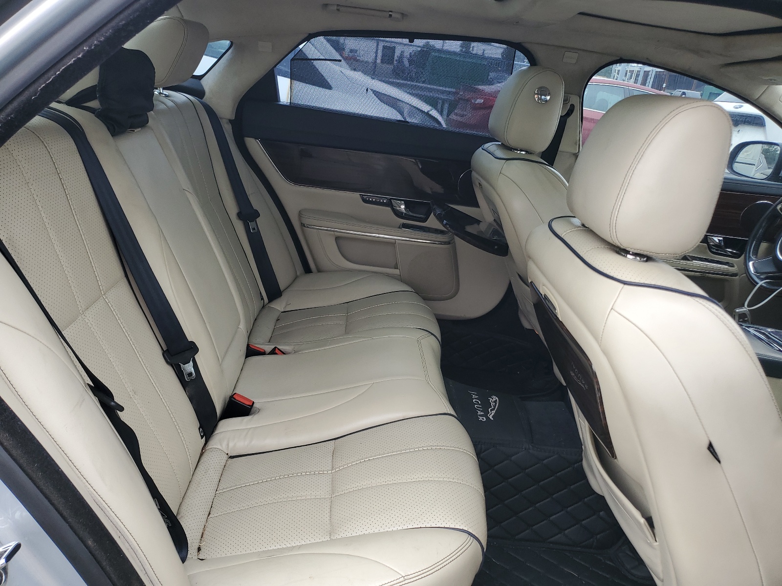 SAJWA2GB9BLV14331 2011 Jaguar Xjl