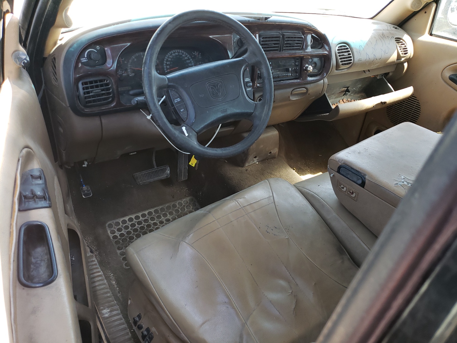 3B7HC13Z1WG199588 1998 Dodge Ram 1500