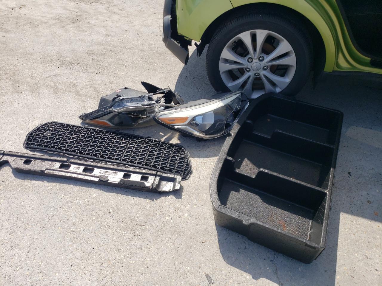 2015 Kia Soul + VIN: KNDJP3A56F7814262 Lot: 65763494