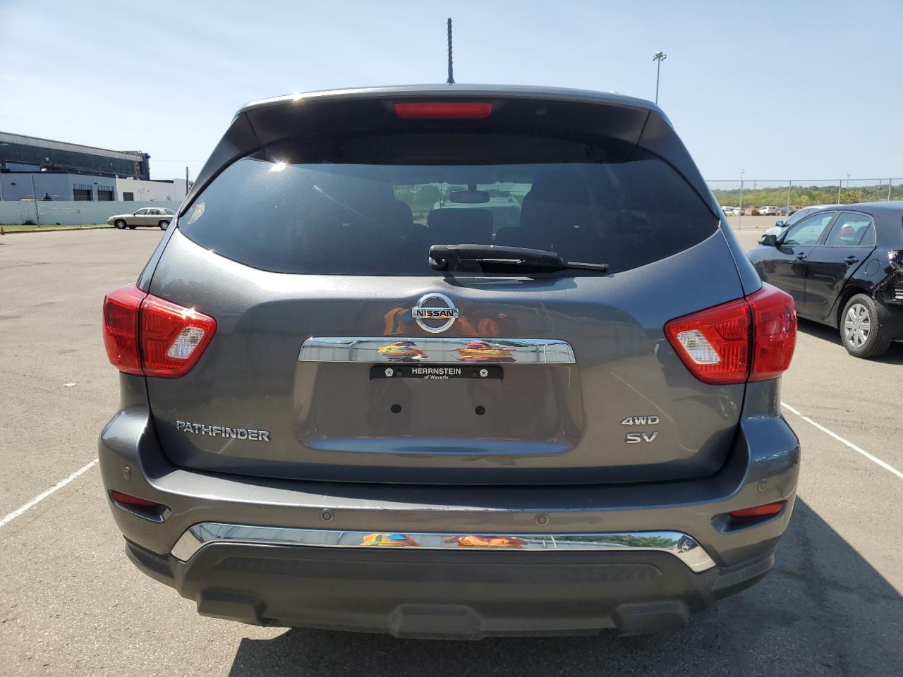 5N1DR2MM3JC642594 2018 Nissan Pathfinder S