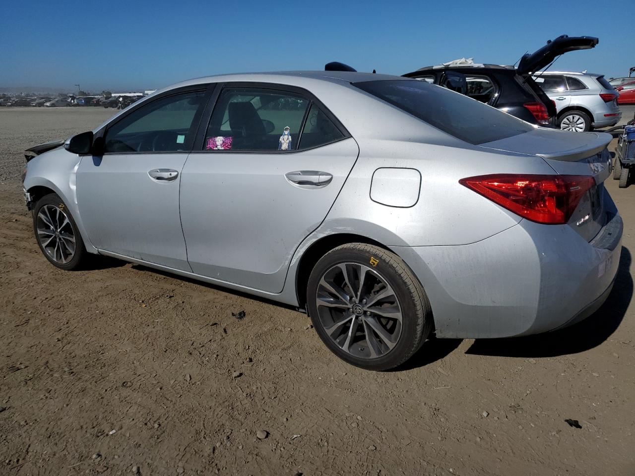 5YFBURHE1JP798792 2018 TOYOTA COROLLA - Image 2