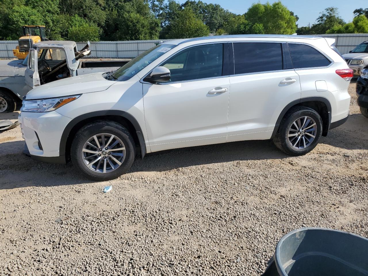 5TDKZRFH8JS271628 2018 TOYOTA HIGHLANDER - Image 1