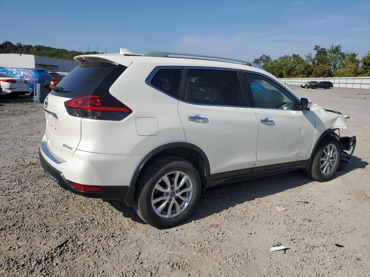 2018 Nissan Rogue - Image 3