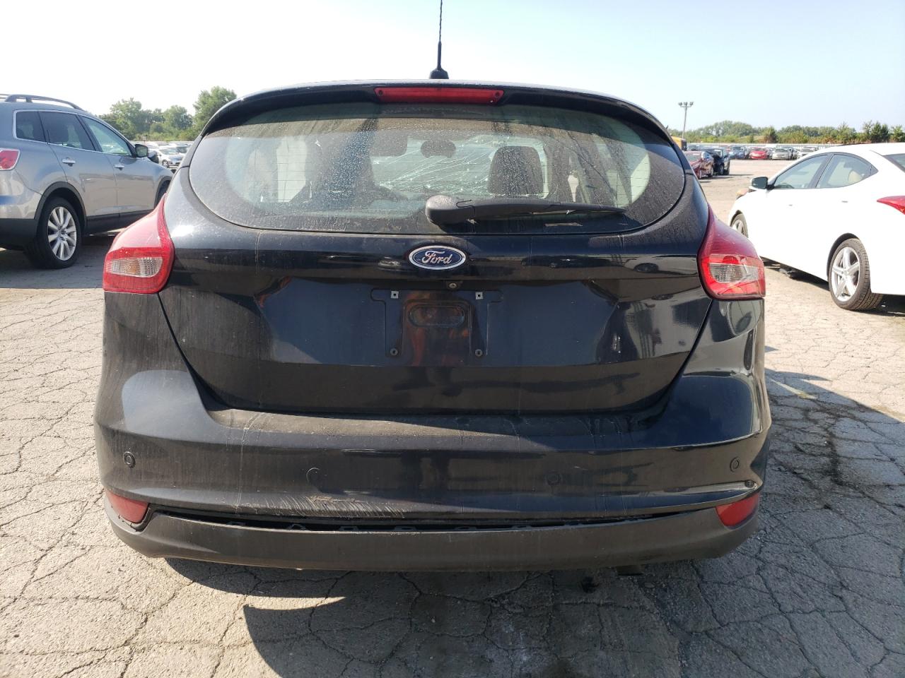 1FADP3N27JL272124 2018 Ford Focus Titanium