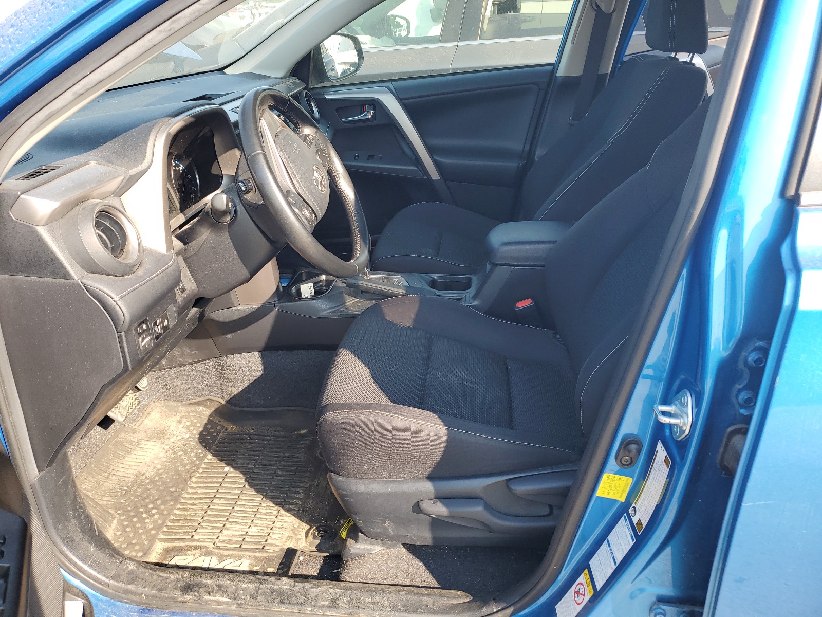 JTMRFREV2HJ169862 2017 Toyota Rav4 Xle